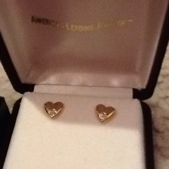 unknown Jewelry - Gold colored heart diamond stud earrings